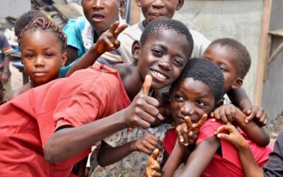 Le 24 décembre de l’année 2019, plus de trente (30) enfants vivant dans des familles démunies ont fêté avec l’Association « 2AEAT